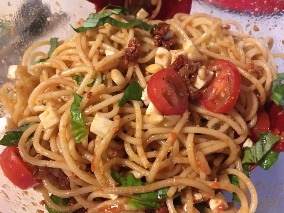 Spaghettisalat mit Pesto und Mozzarella von tillynilson | Chefkoch