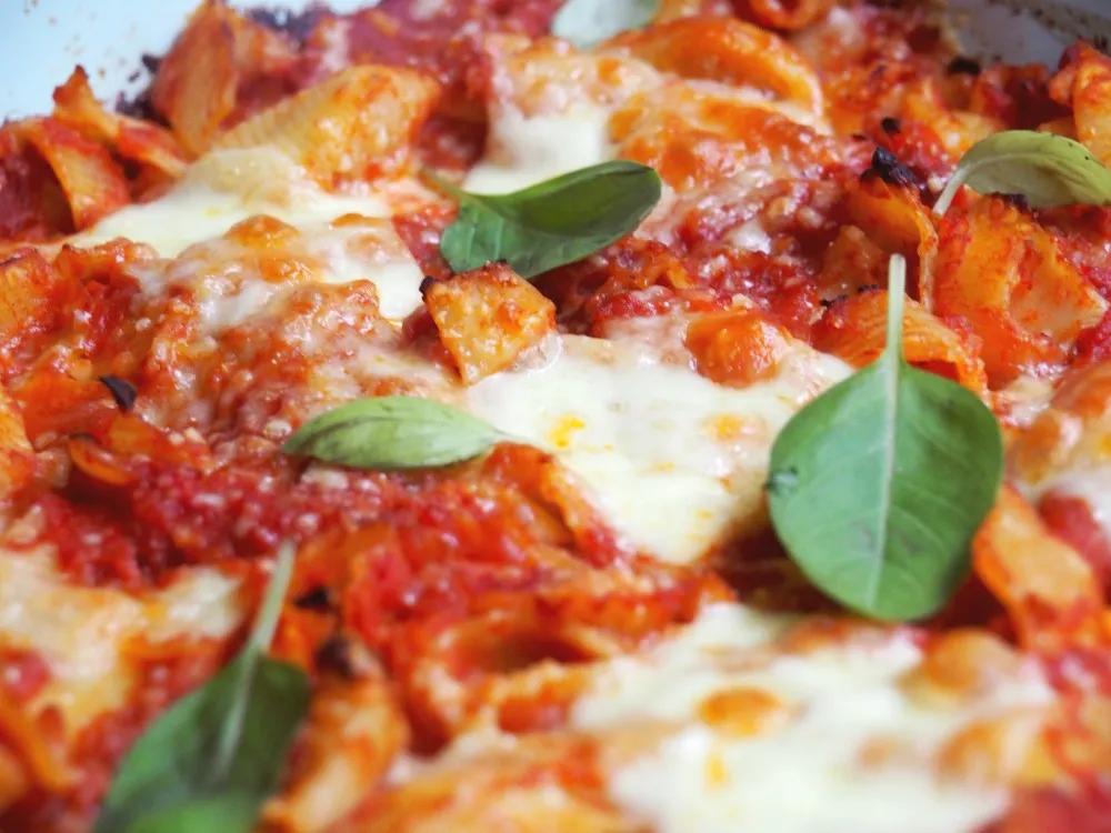 Meatless Monday – Tomato and Cheesy Mozzarella Pasta Bake | LaptrinhX ...