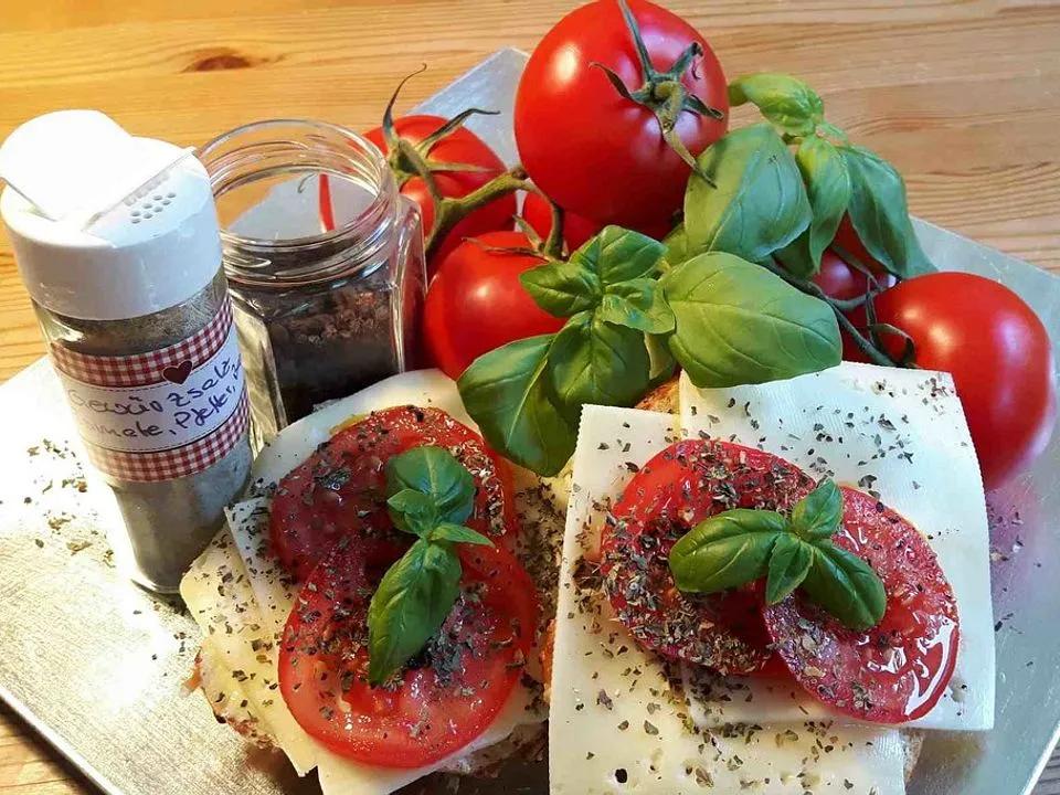 Tomaten-Basilikum-Salz aus dem Thermomix von ThermoTricks| Chefkoch