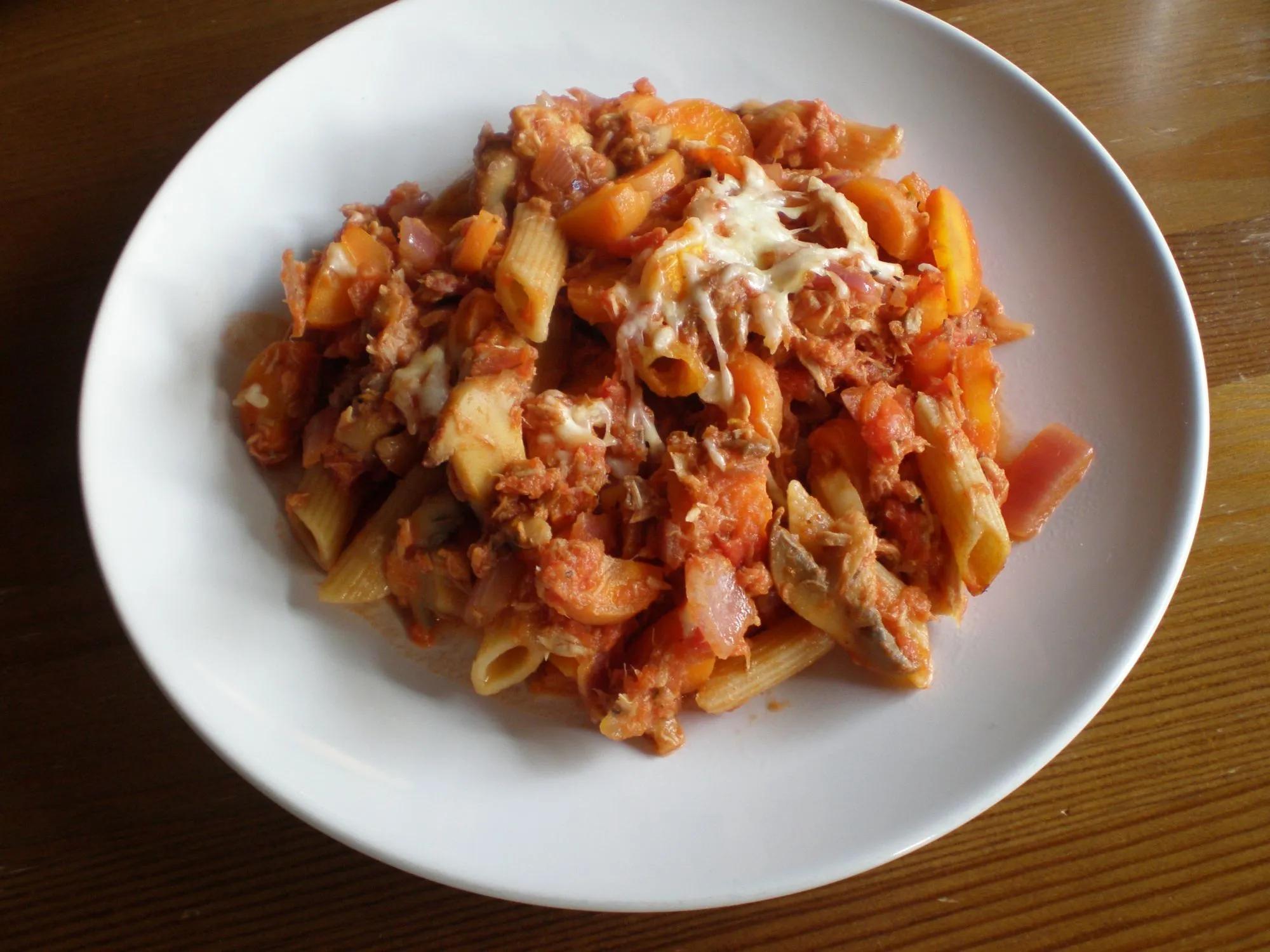 THUNFISCH-NUDELAUFLAUF mit Tomaten, Oliven und Mozzarella! | Rezept ...
