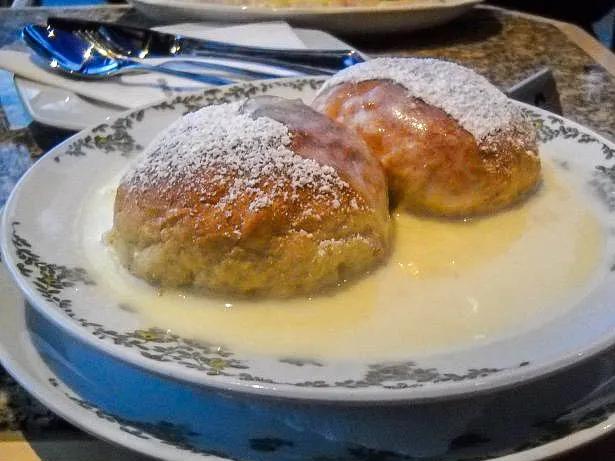 Dampfnudeln mit Vanillesoße (German Steamed Dumplings with Vanilla ...