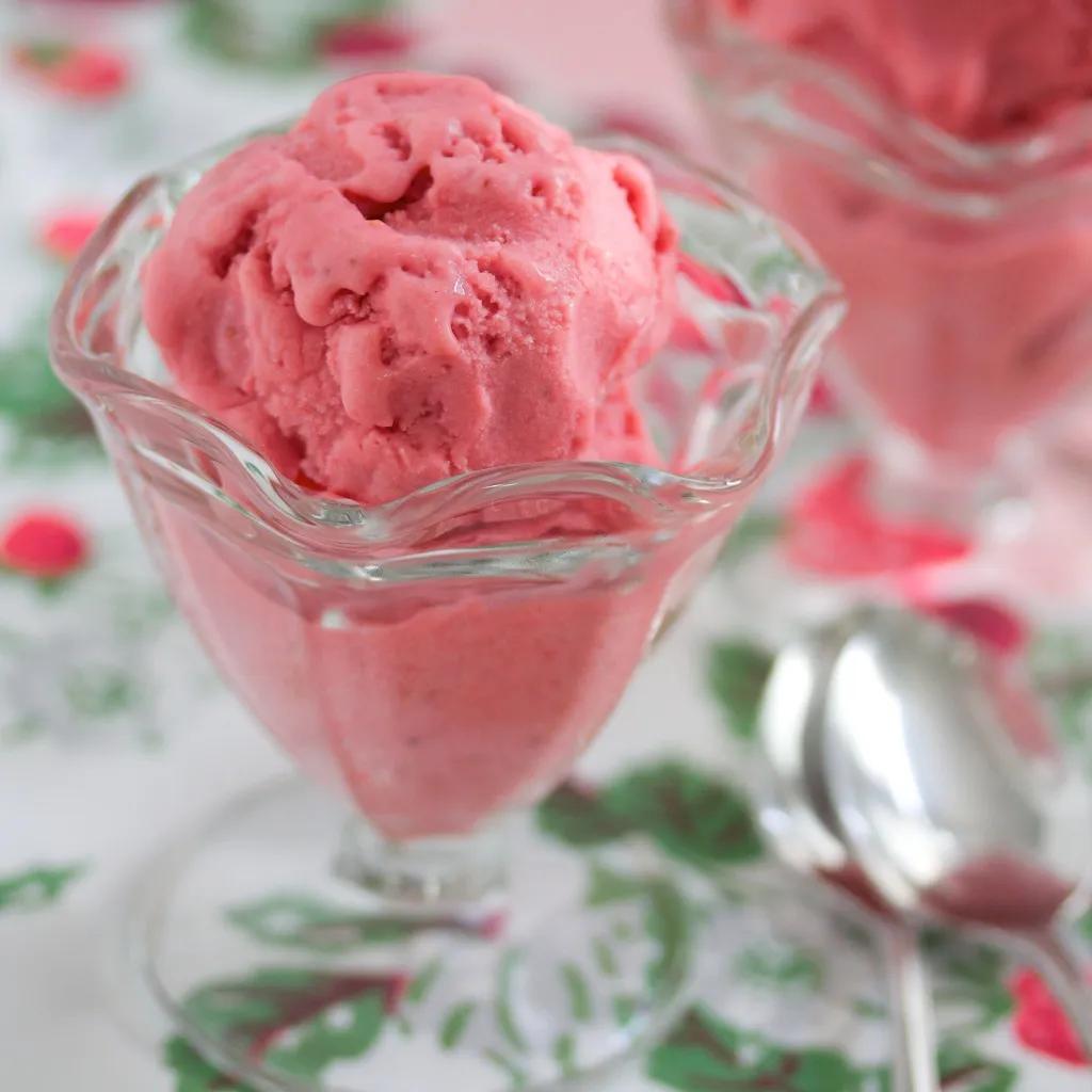 The solution: Strawberry Ice Cream | Gourmandistan