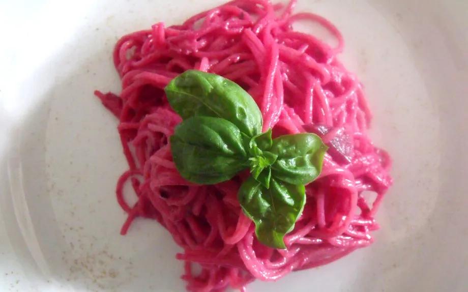 Spaghetti rosa: la ricetta sana, buona e trendy dell’estate! - Glamour.it