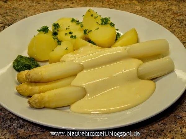 Weißer Spargel mit Salzkartoffeln und einer veganen Soße ...