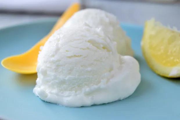 Zitronen-Joghurt-Eis-Rezept | GuteKueche.at
