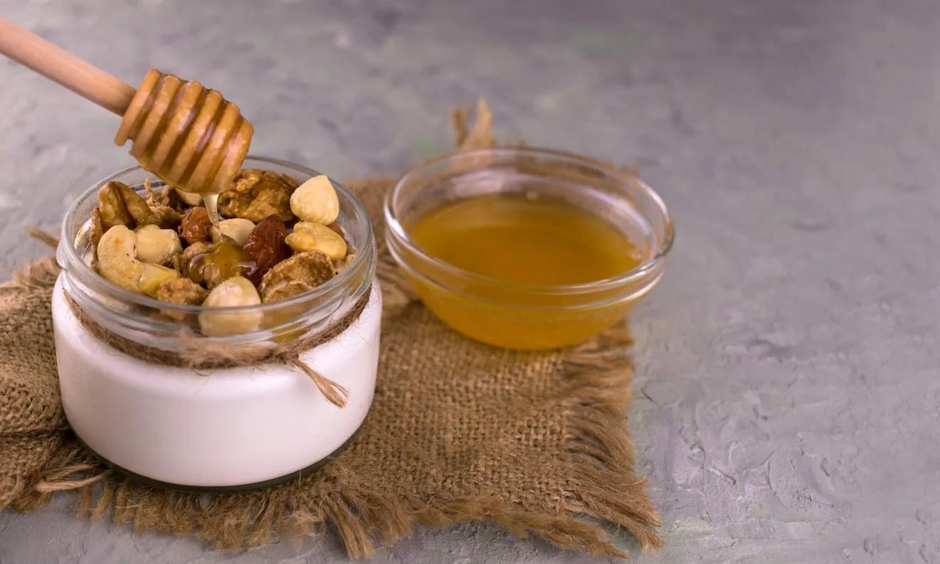 Griechischer Joghurt mit Nüssen und Honig Rezept