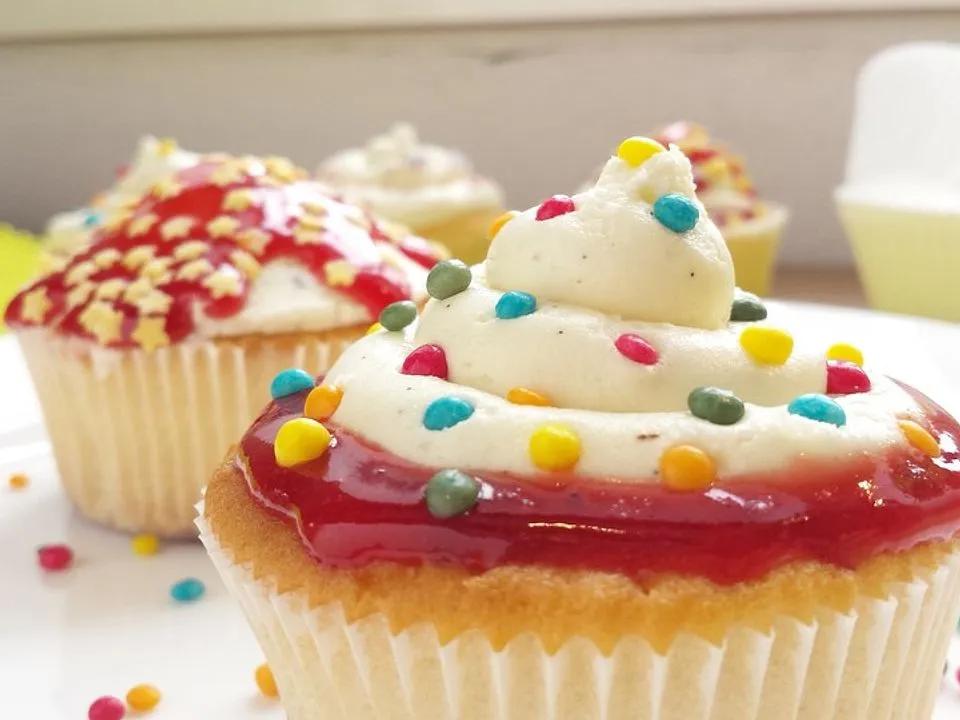 Vanille-Cupcakes mit Vanille-Frosting von Arianda| Chefkoch