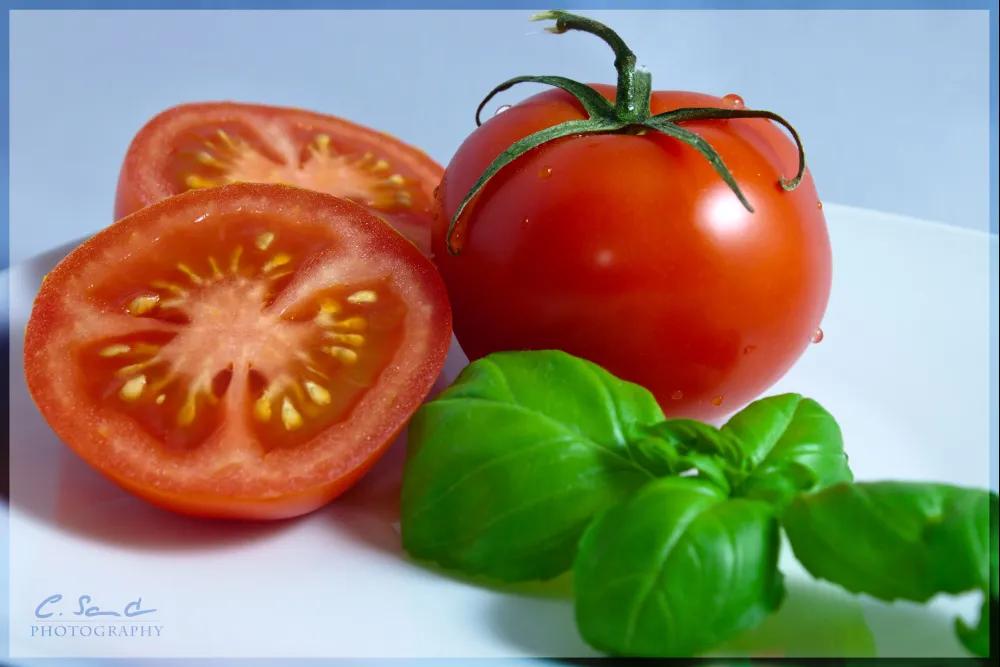 Tomate mit Basilikum Foto &amp; Bild | stillleben, food-fotografie, obst ...
