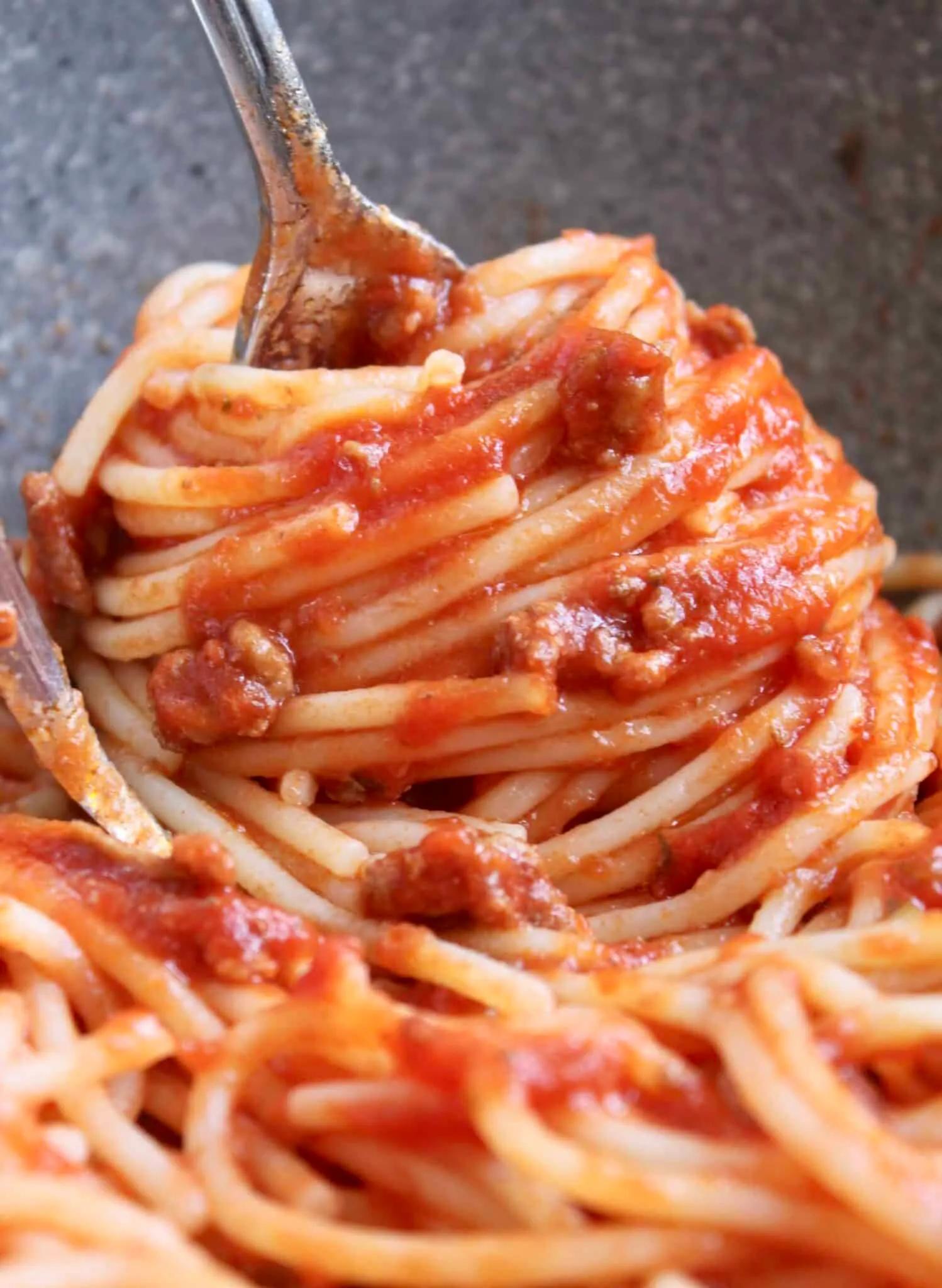 Spaghetti Sauce (Easy Italian Recipe with 6 Ingredients) - Christina&amp;#39;s ...