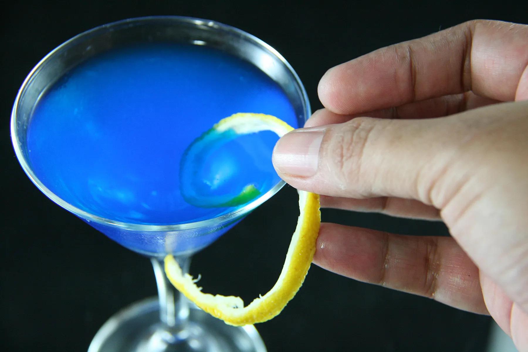 How to Make a Blue Martini: 6 Steps (with Pictures) - wikiHow