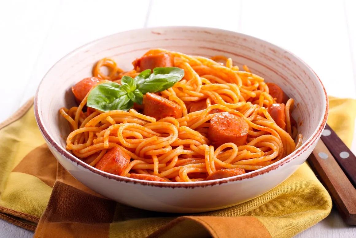 Spaghetti mit Würstchen - Rezept | GuteKueche.de
