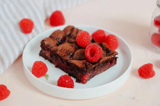 Saftige Brownies mit Himbeeren – Food Blog ninastrada