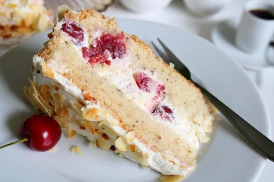 Mandel-Kirsch-Torte - Rezept | Kochrezepte.at
