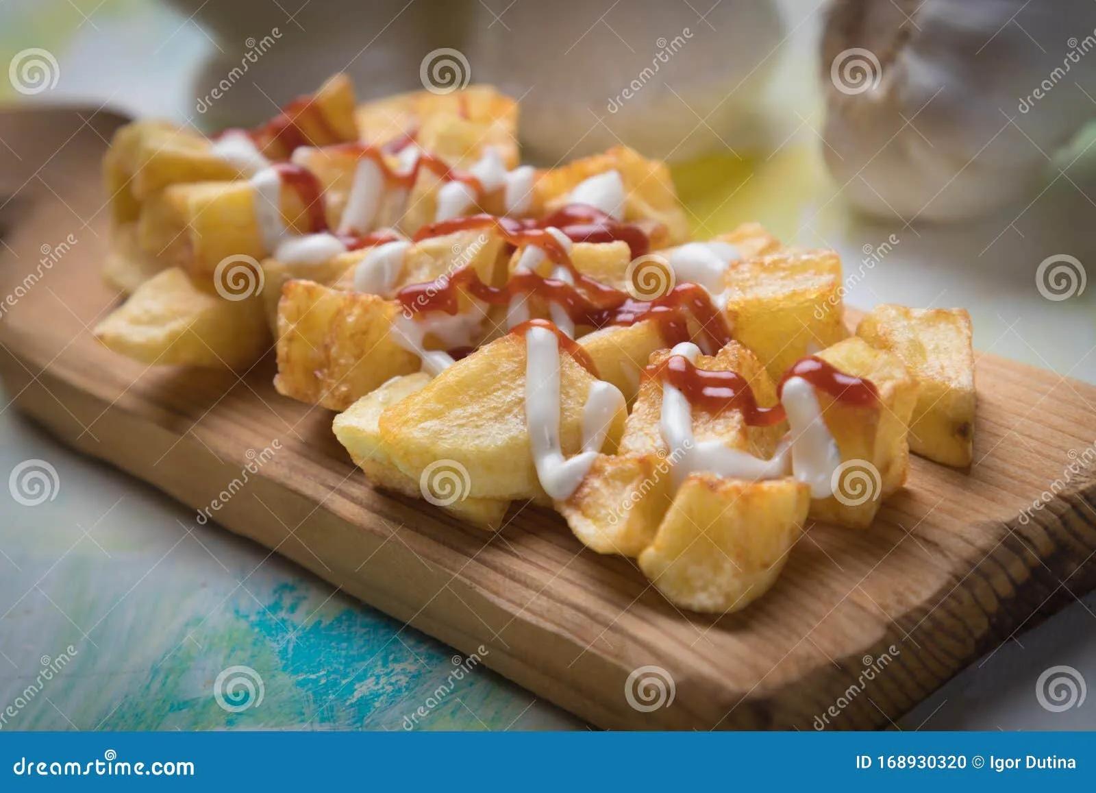 Patatas Bravas, Spanisch Gebratene Kartoffel Stockfoto - Bild von ...