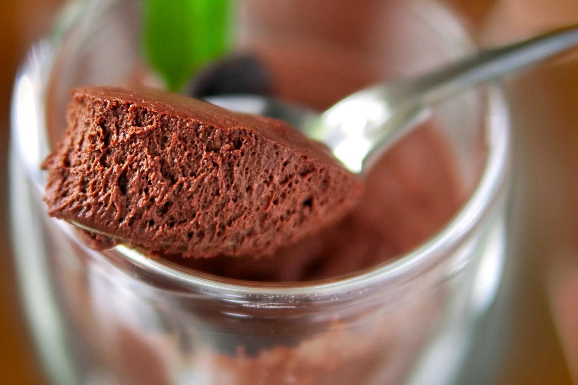 Mousse au chocolat facile : un dessert que les gourmands adorent