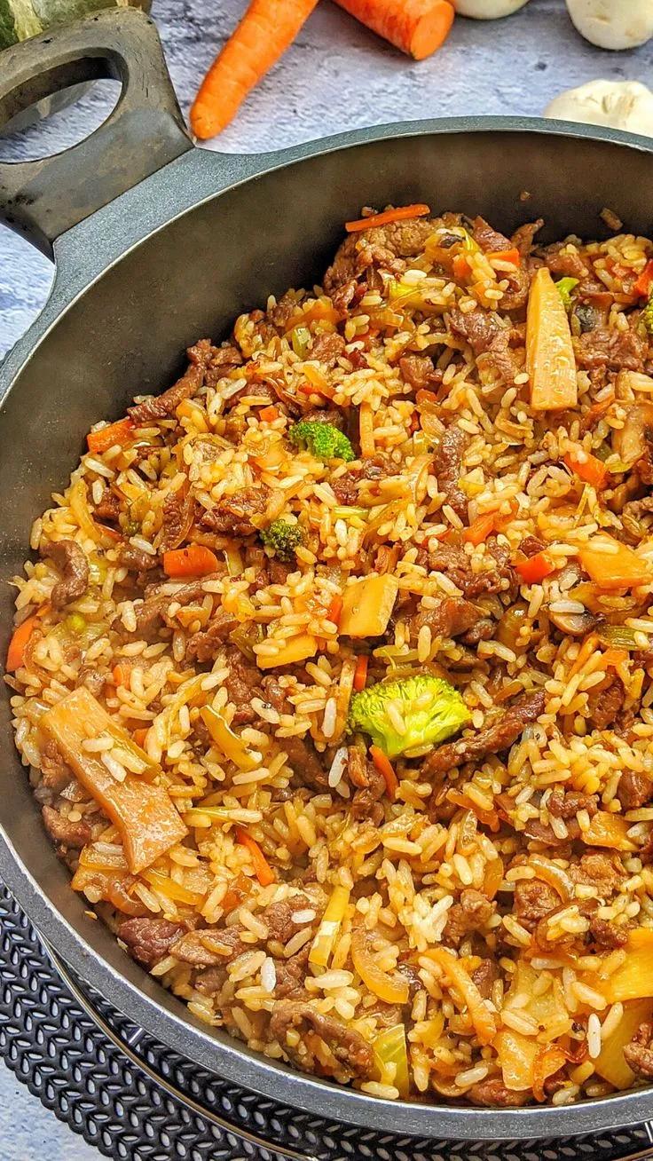 Asiatische Reispfanne mit Gemüse und Rindfleischstreifen - Instakoch.de ...
