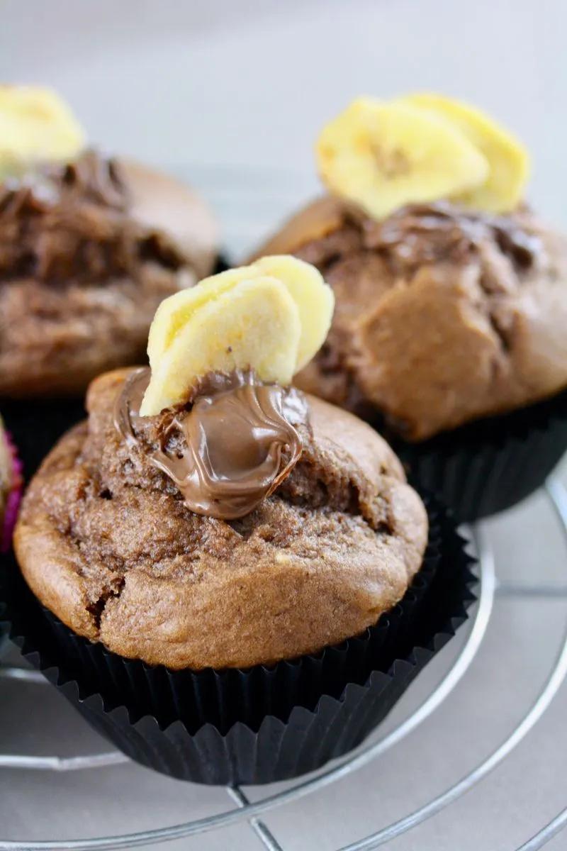 Nutella-Bananen-Muffins (TM) | Muffin rezept einfach, Kuchen und torten ...