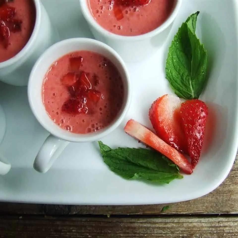 Erdbeersuppe mit Joghurt | Rezepte