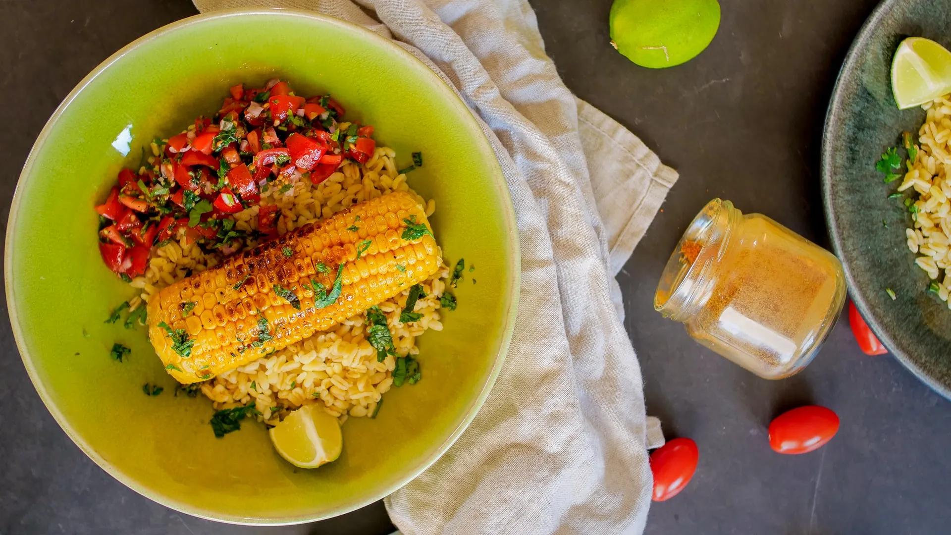 Einfaches Rezept für Würziger Mais mit Tomaten Salsa - Let&amp;#39;s Cook