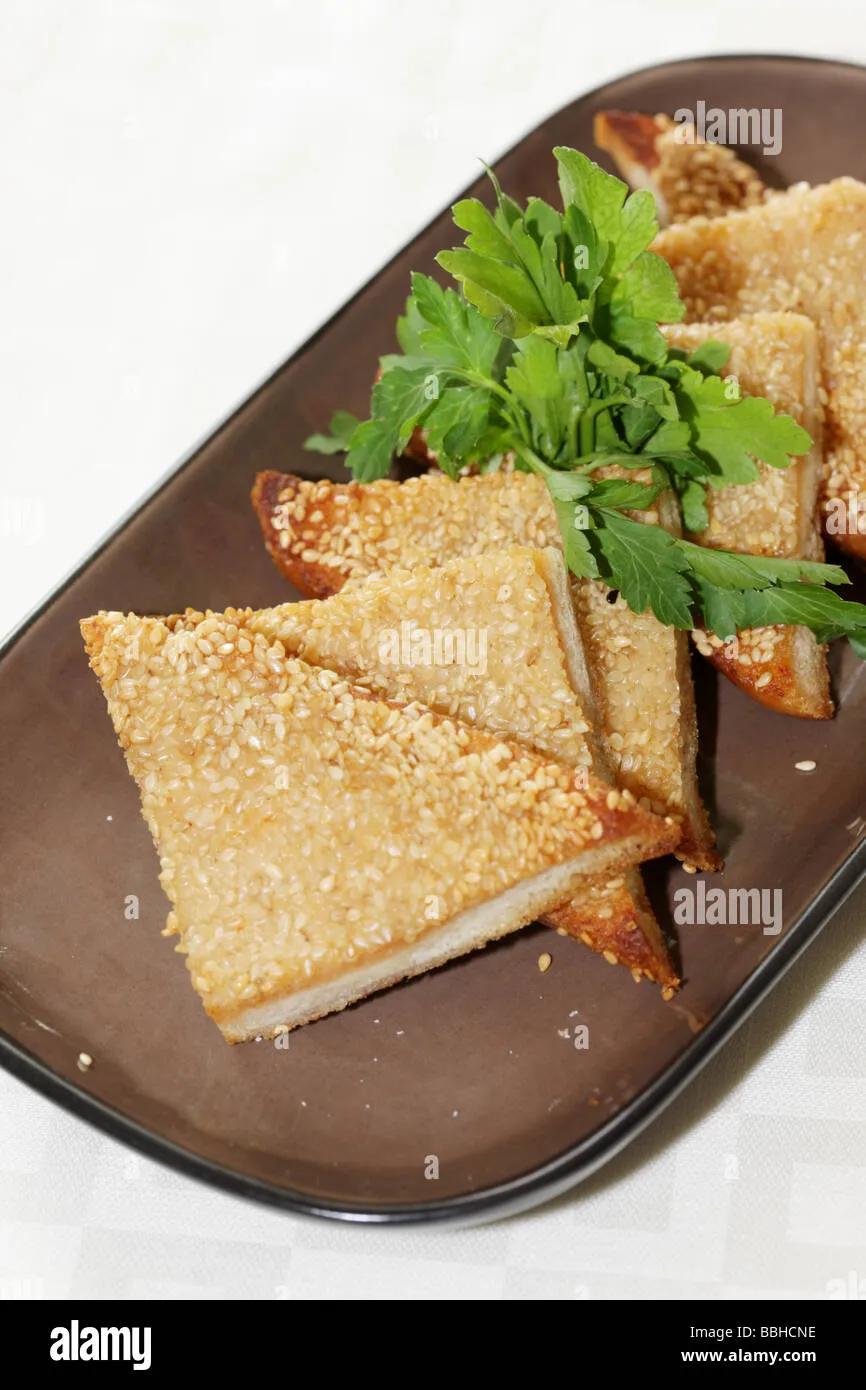 Authentischen chinesischen Stil Sesam Garnelen Toast vor einem weißen ...
