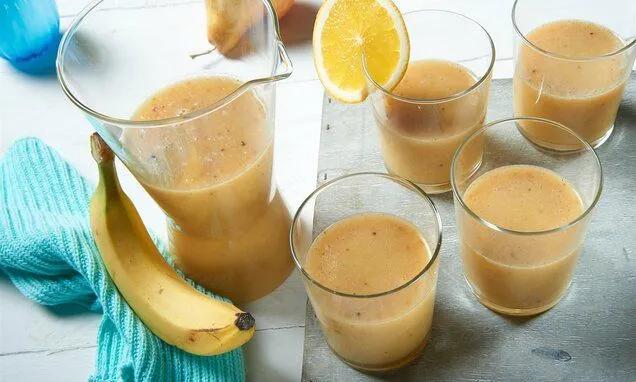Veganer Bananendrink Rezept | Dr. Oetker Smoothie, Allrecipes, Glass Of ...