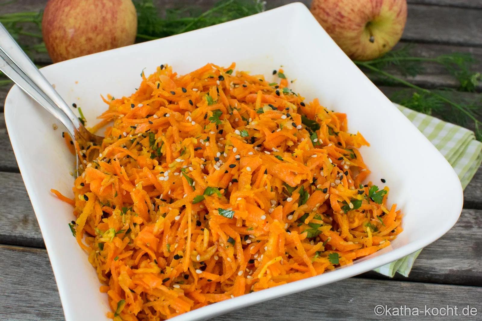 Rohkostsalat - Sesam-Karotten Salat mit Apfel und Koriander - Katha-kocht!