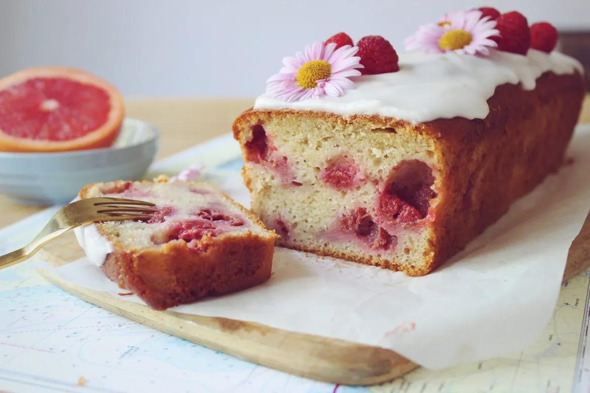 Himbeerjoghurt-Kuchen mit Grapefruit-Glasur oder ein fruchtiges ...