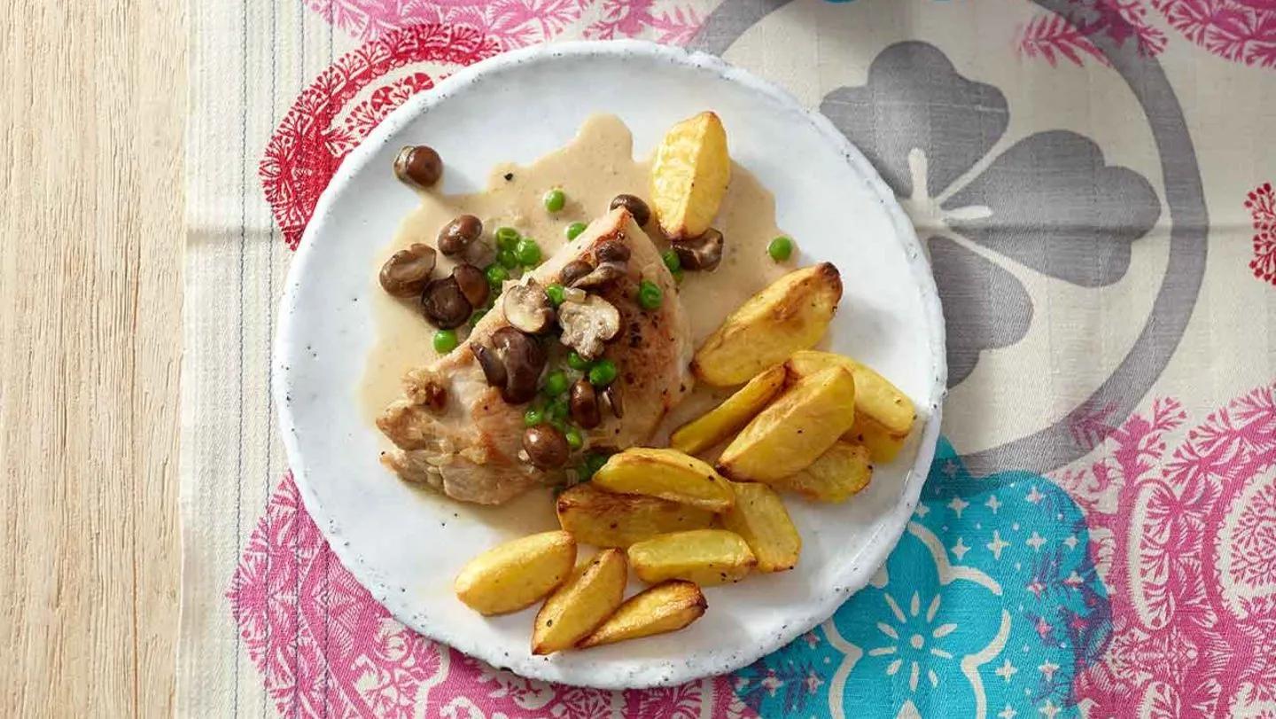 Putenschnitzel-Topf mit Erbsen und Champignons Rezept - [ESSEN UND TRINKEN]