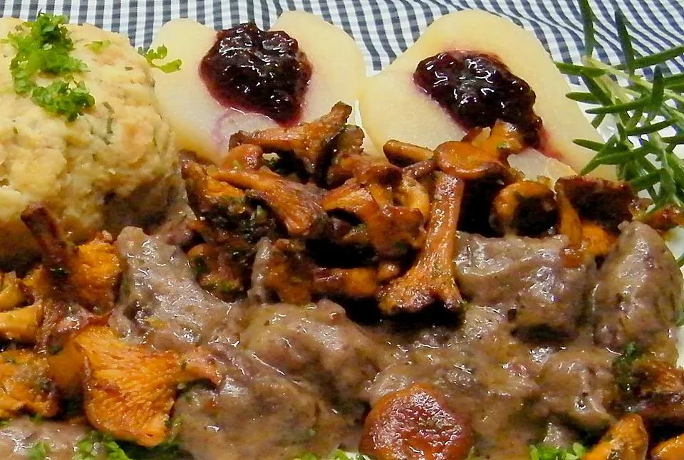 Hirschgulasch mit frischen Pfifferlingen von Aurora | Chefkoch.de