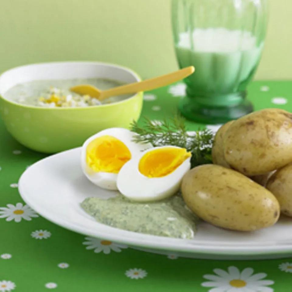 Frankfurter grüne Soße mit Pellkartoffeln und Ei | BRIGITTE.de