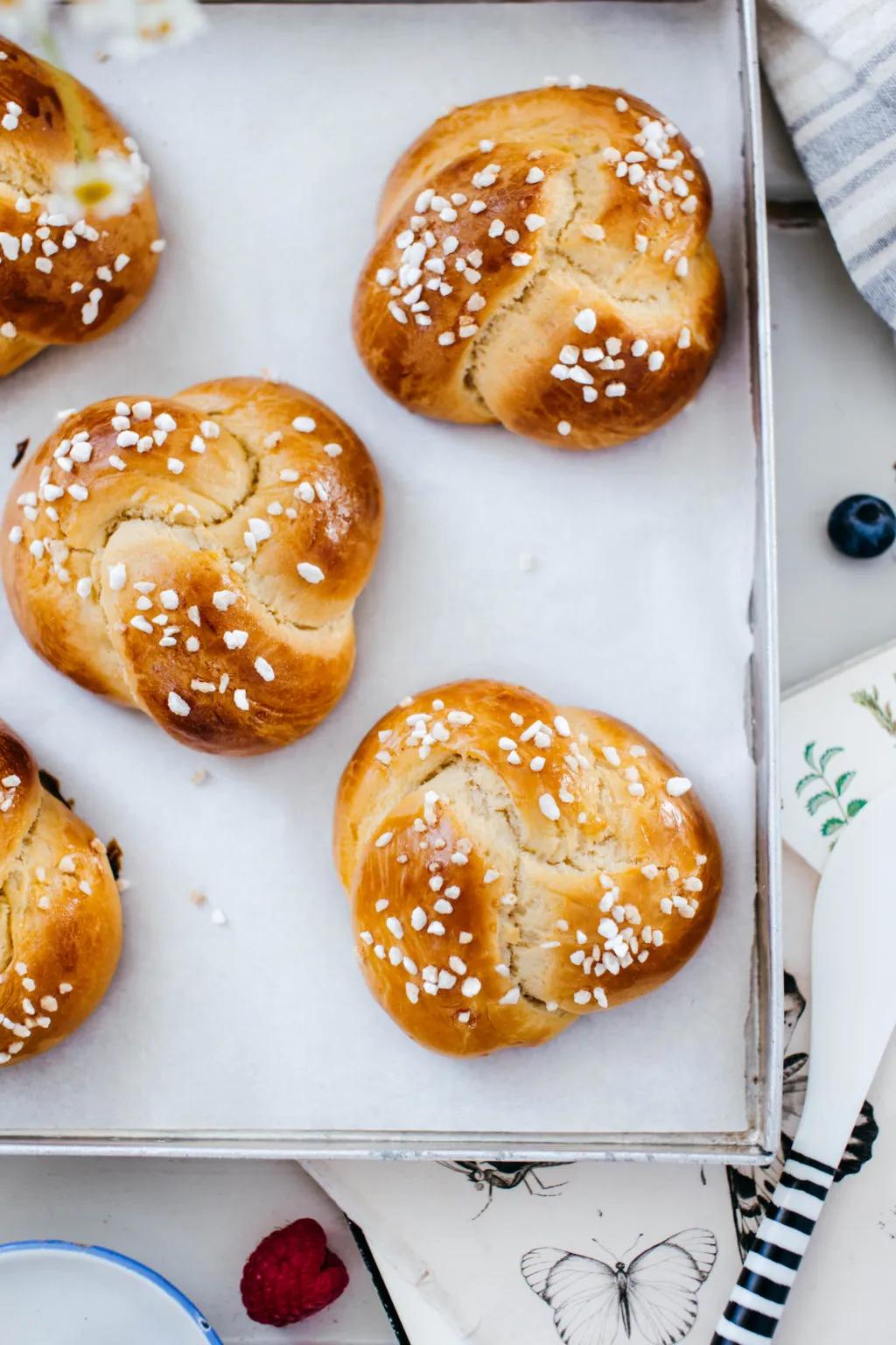 Rezept für Hefeknoten mit Hagelzucker - Hey Foodsister