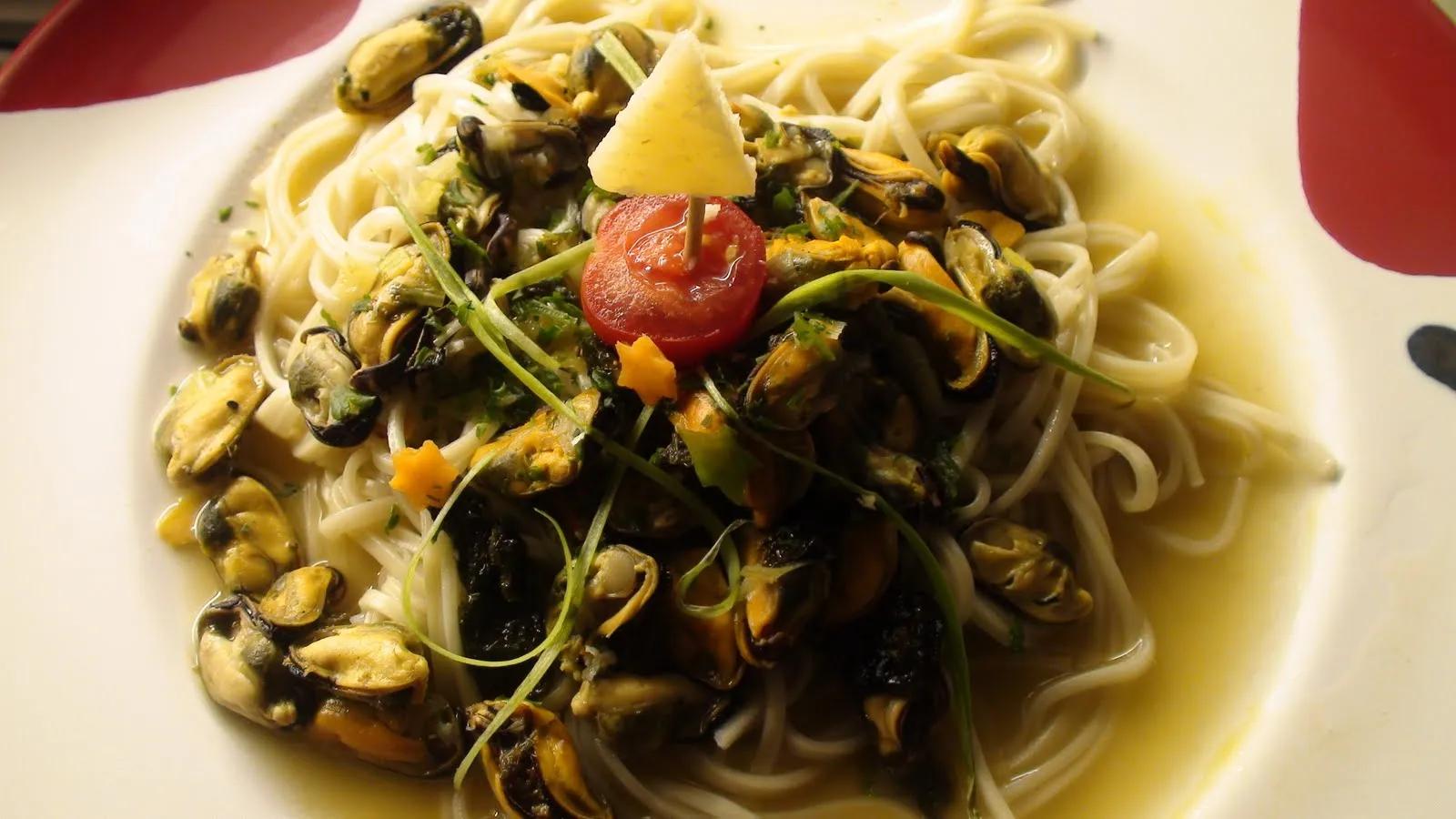 Gusto &amp; Aroma: Pasta mit Muscheln und Algen in Weißwein-Petersilien-Sauce