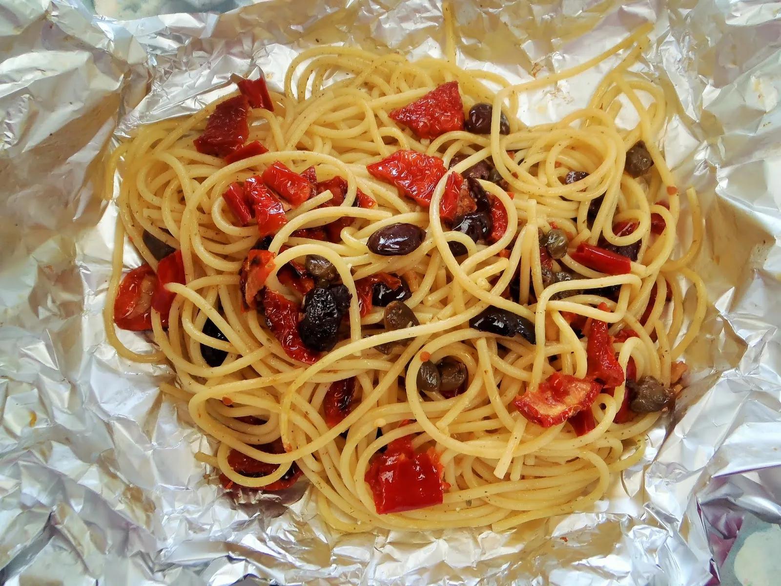 An Italian in the Kitchen: Spaghetti baked in the foil package