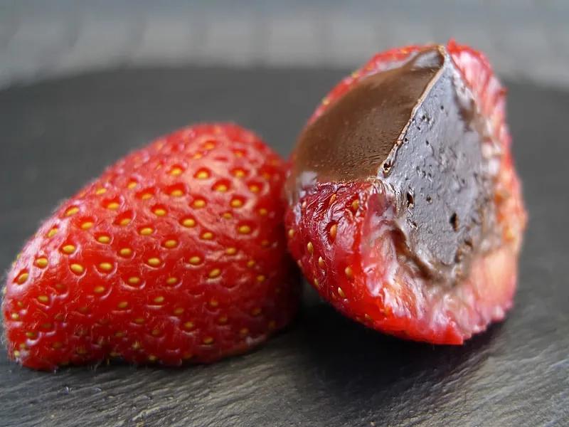 Mit Schokoladencreme gefüllte Erdbeeren - Aus meinem Kochtopf