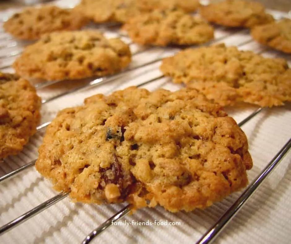 Yummy, easy muesli cookies from just 6 ingredients! | Family-Friends-Food