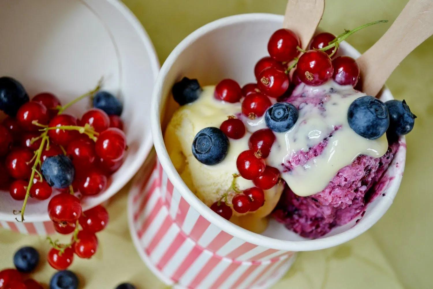 Johannisbeeren-Joghurt-Quark-Eis von Zum Naschen verführt - Life Is ...