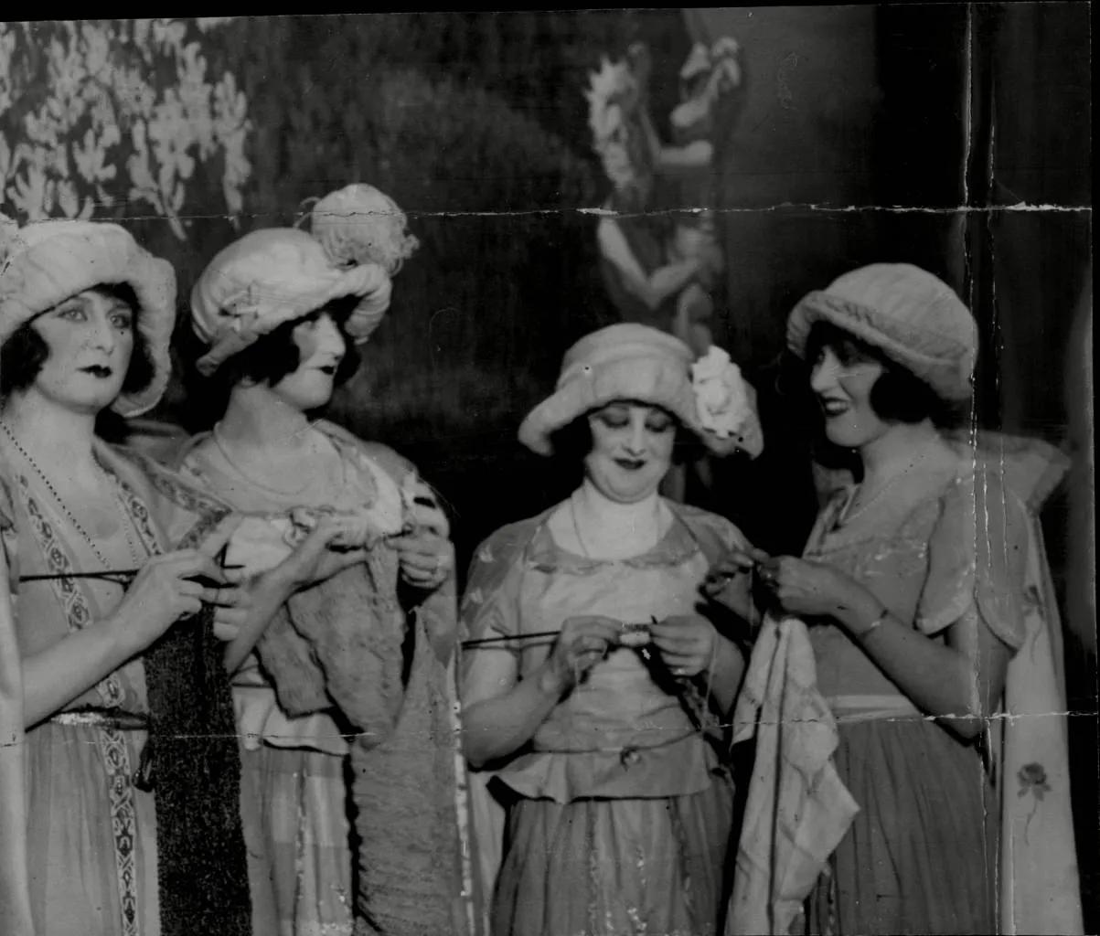 The Industrious Chorus A Quartette Of Chorus Girls At Daly&amp;#39;s Theatre ...