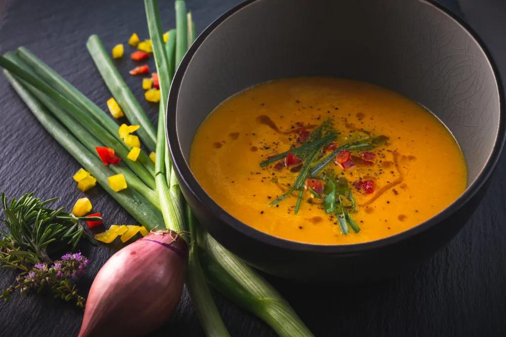 Frisch und lecker: Die Gelbe Paprika-Suppe - Enjoy Food