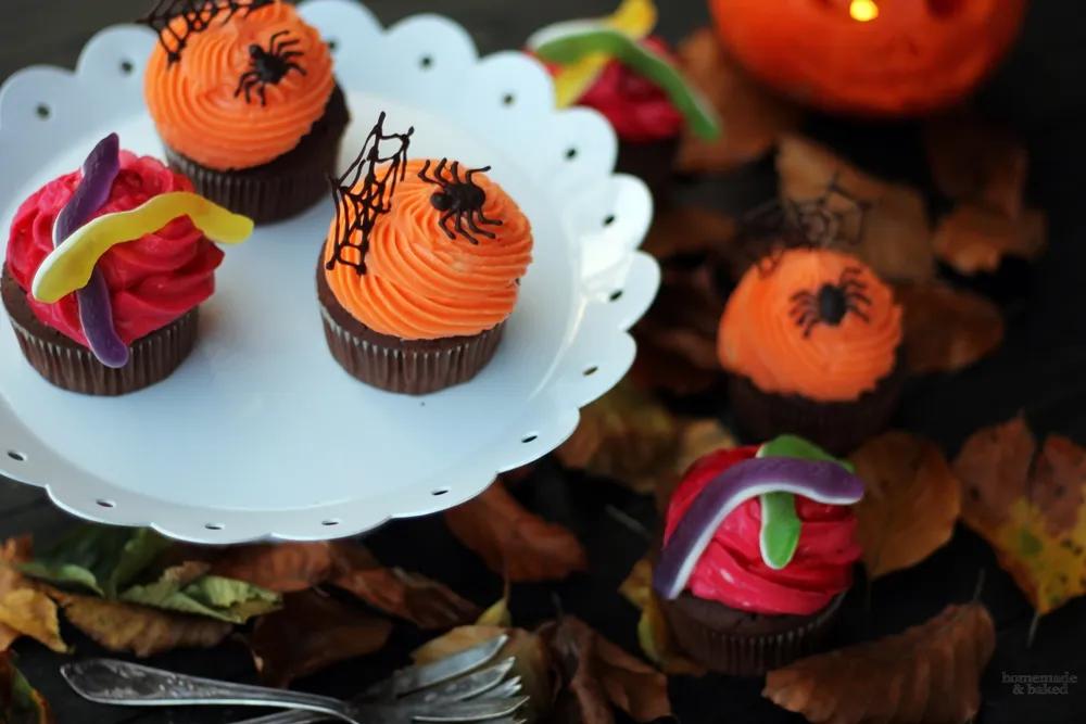 Gruselige Halloween Cupcakes Mit Spinnennetz — Rezepte Suchen