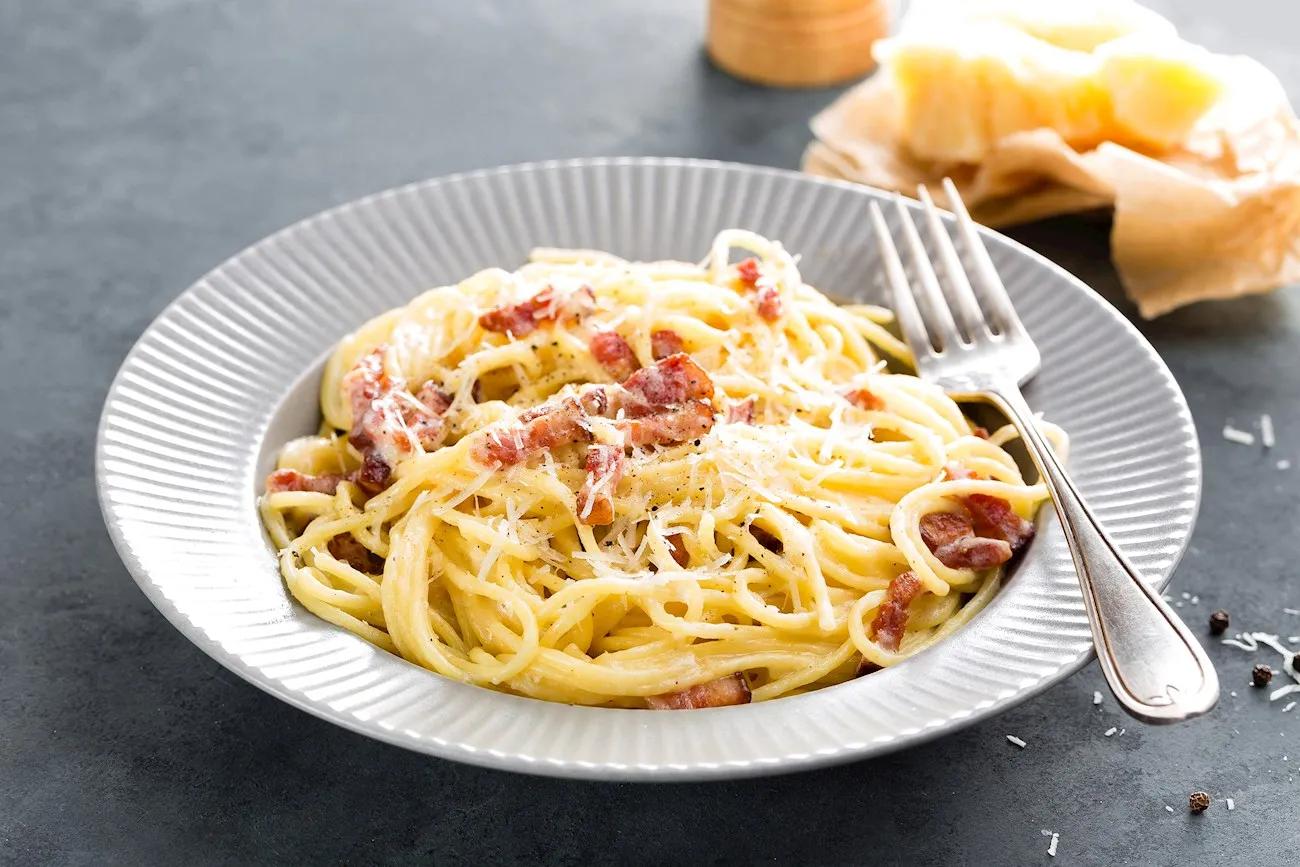 Spaghetti Alla Carbonara With Pancetta And Garlic Authentic Recipe ...