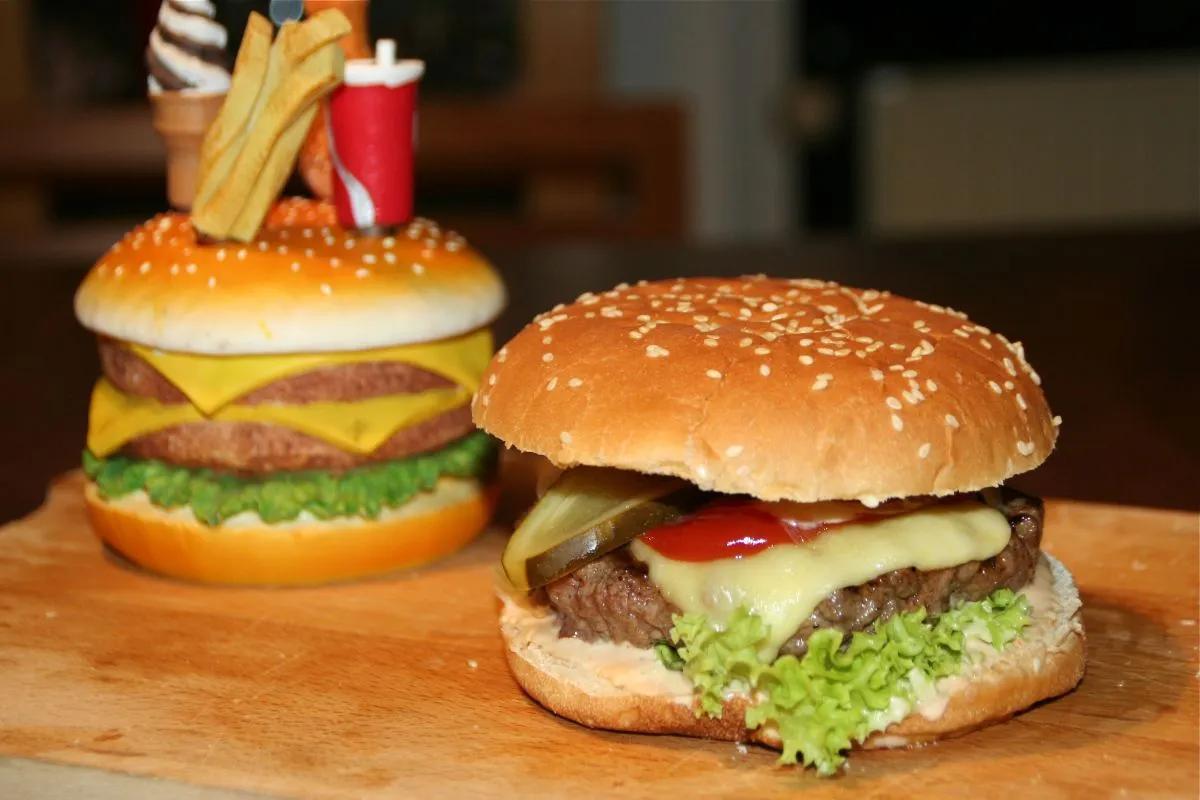 Hamburger Deluxe - hausgemacht Hamburger, American, Ethnic Recipes ...