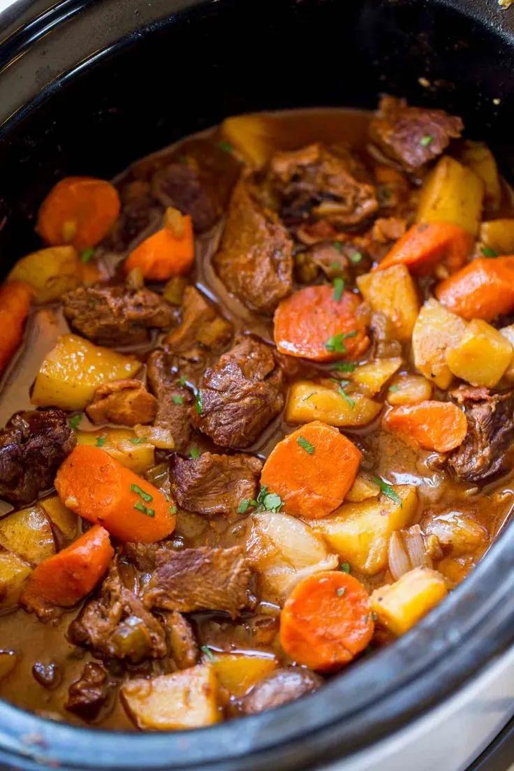 Slow Cooker Guinness-Rindfleischeintopf mit cremigen Yukon-Kartoffeln ...