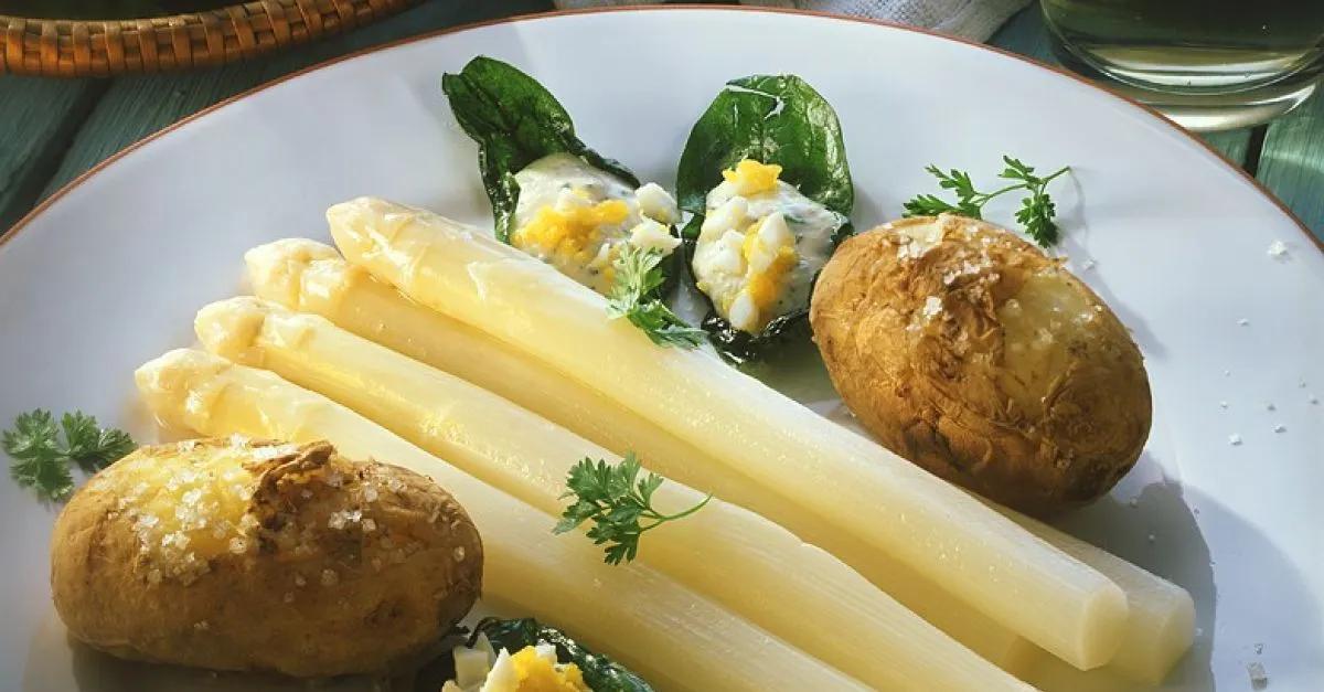 Spargel mit Kartoffeln und Eiersauce Rezept | EAT SMARTER