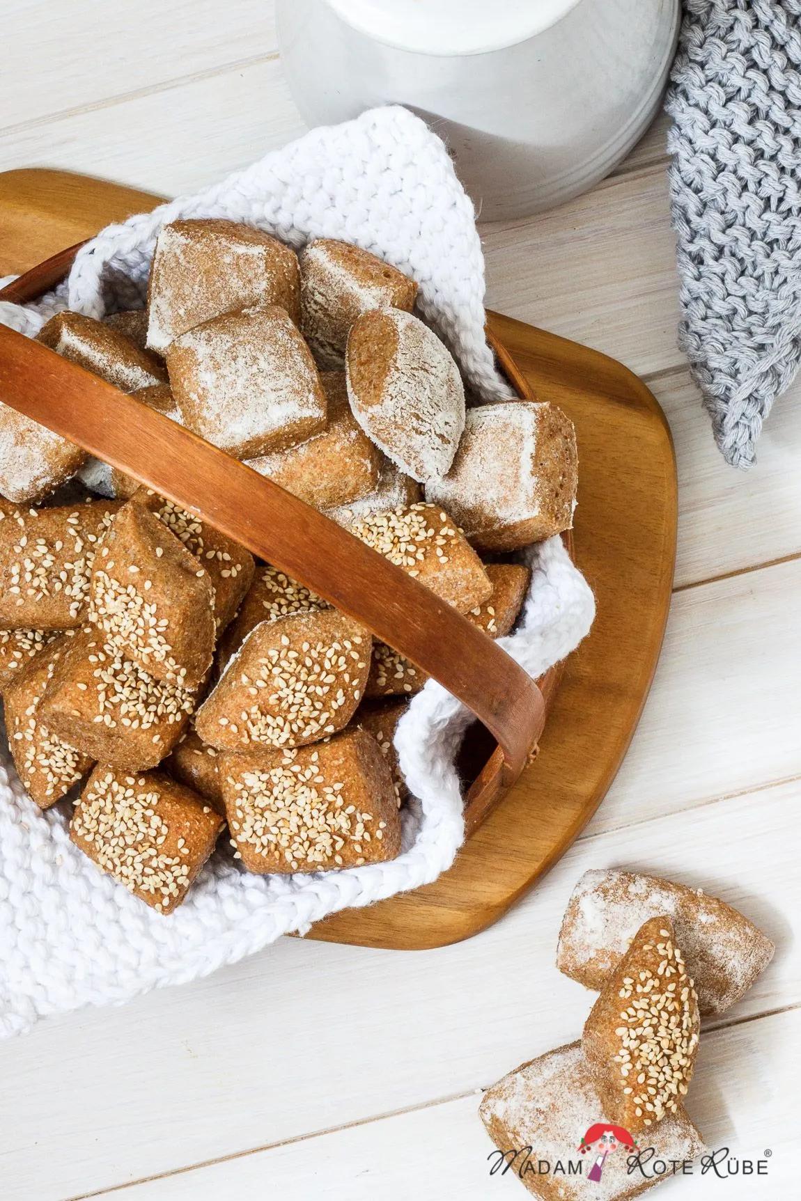 Zwergen-Vollkorn-Brötchen - das Brotkonfekt zum Snacken - Madam Rote ...