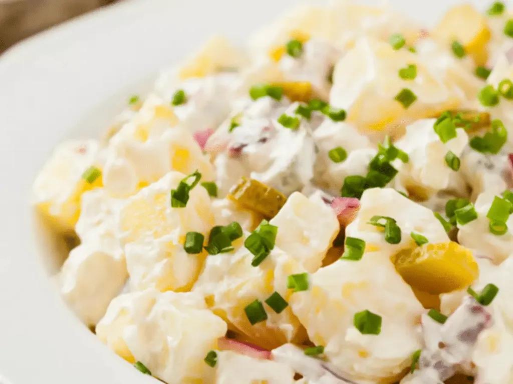 Omas bester Kartoffelsalat mit Mayonnaise | Essen Rezept