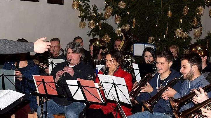 Weihnachtsfreude von den Altenkunstadter Musikanten | obermain.de