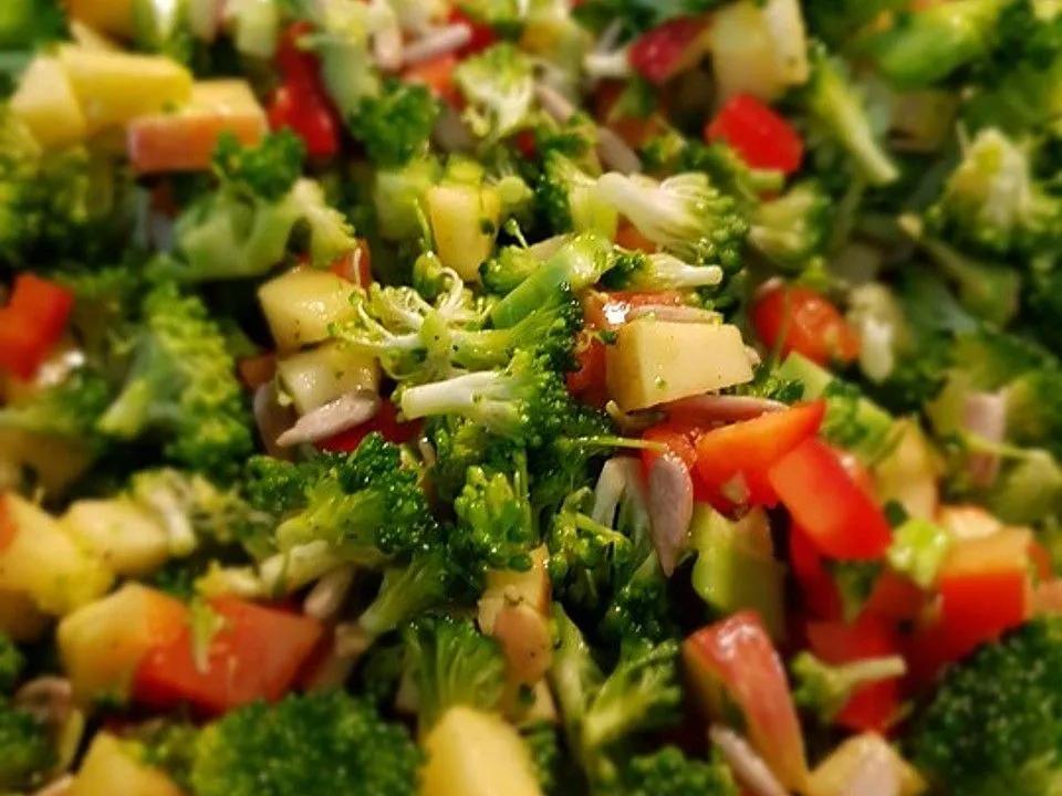 Brokkoli-Paprika-Apfel-Salat von Kuchen-Traum | Chefkoch | Rezept ...