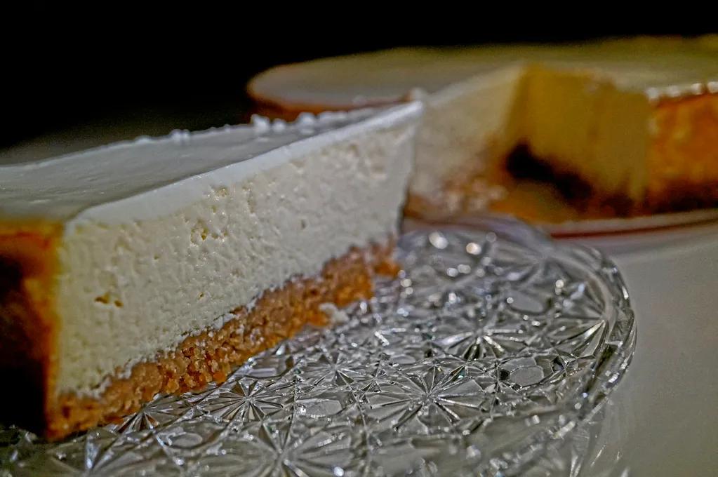 New York Cheesecake mit Sauerrahmtopping | happy plate