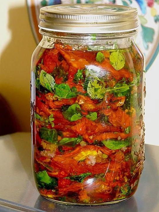 Getrocknete Tomaten pikant eingelegt | Rezept | Einwecken | Gemüse ...