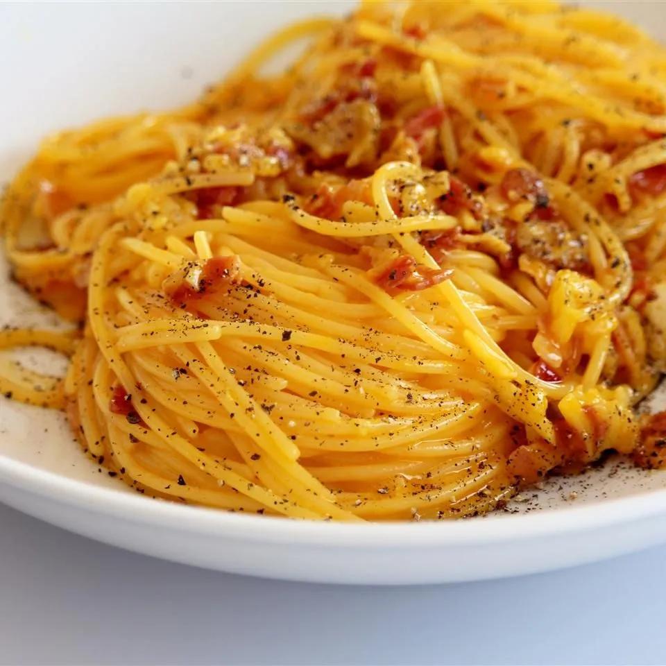Spaghetti Alla Carbonara Tradizionali | Recipe in 2020 | Italian ...